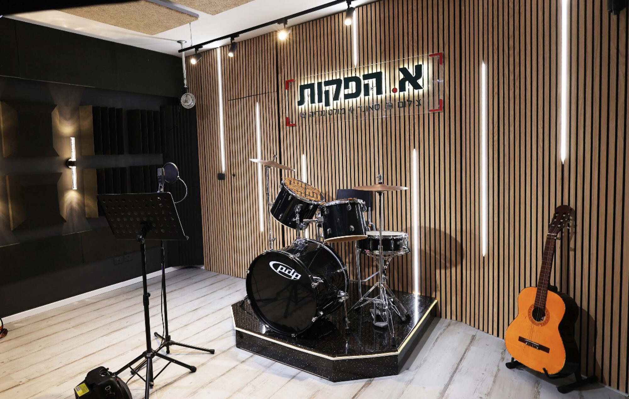 א. הפקות